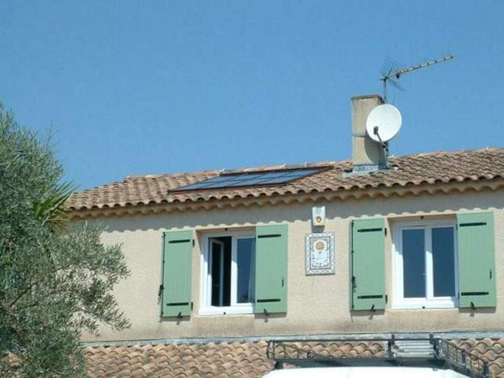 Panneaux solaires toiture maison Sarrians