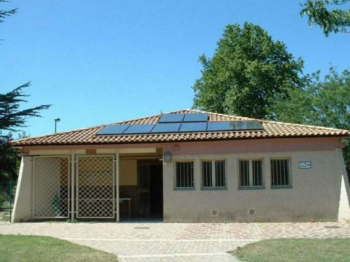 Toiture avec panneaux solaires thermiques Sarrians