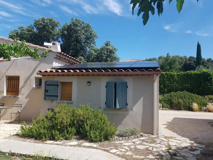 Installation panneaux solaires photovoltaïques sur toit extension maison Sarrians