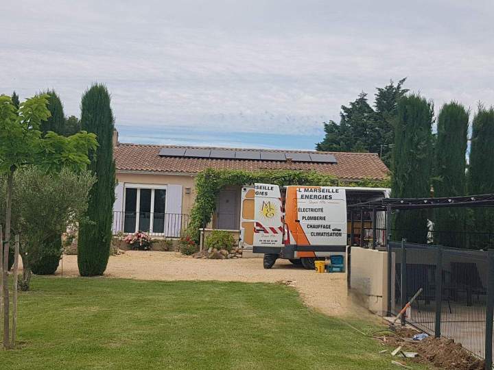 Chantier après pose panneaux photovoltaïques Sarrians