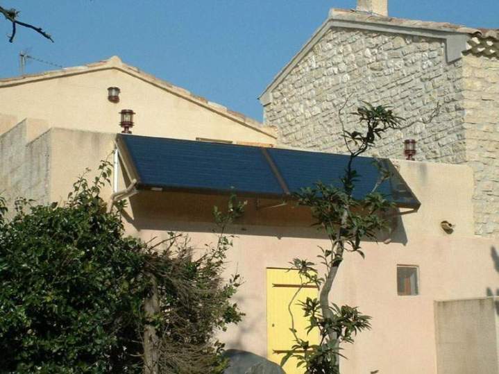 Panneaux solaires thermiques montés en façade Sarrians
