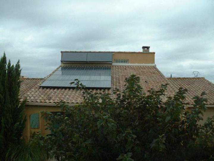 Maison équipée de panneaux photovoltaïques et thermiques Sarrians